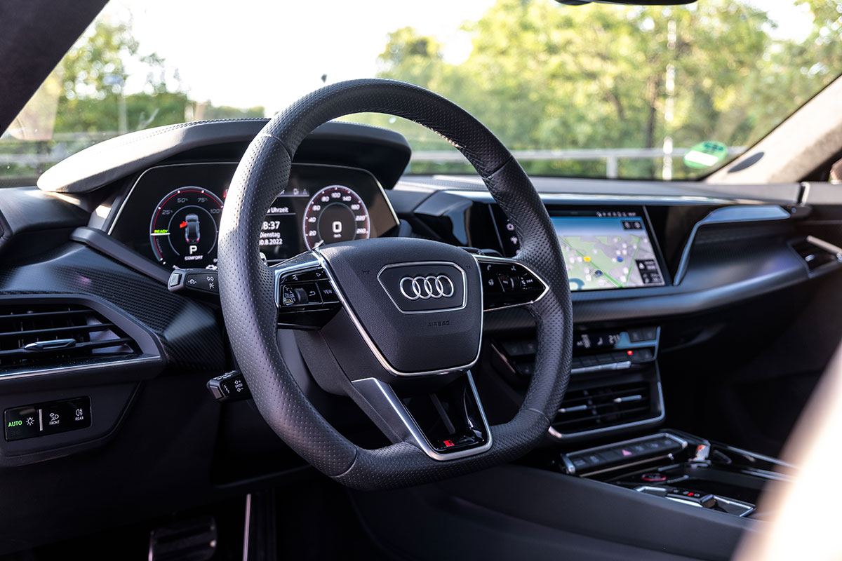 Das Cockpit des Audi